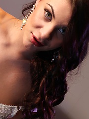 Foxy Roxy is Dying to Get Naked!